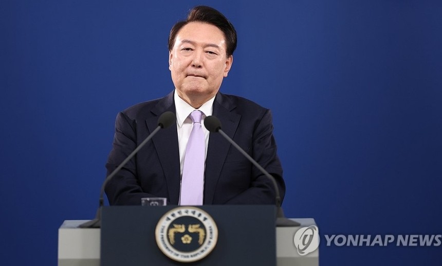 尹대통령, 비상계엄 선포…”종북 세력 척결·헌정질서 지키겠다”(종합)