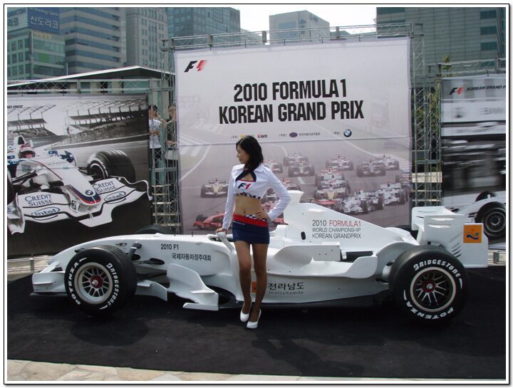 한국에 온 F1차량과 드라이버